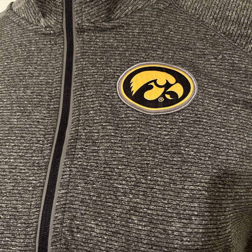 Iowa Hawkeye 1/4 Zip Grey Textured Pull-Over - Picture 2 of 6